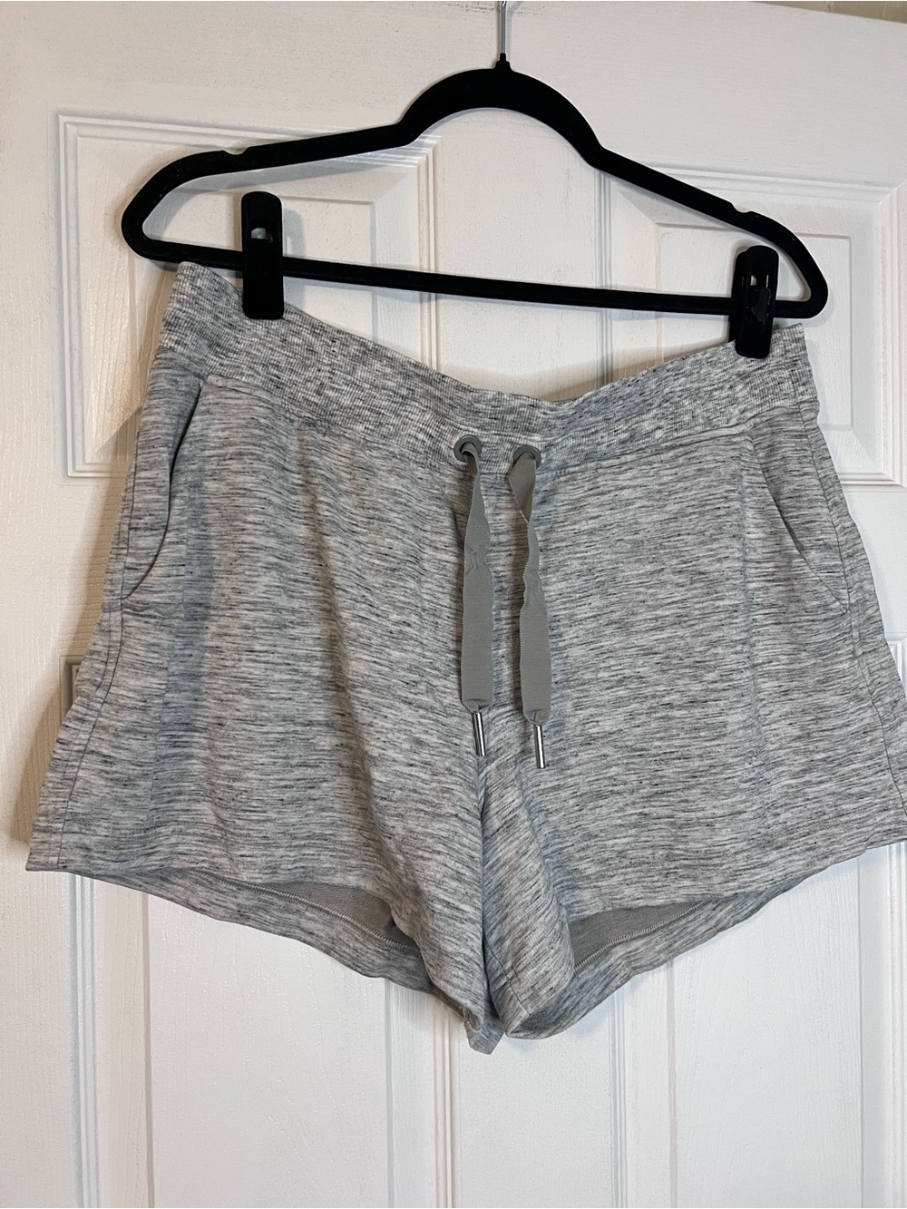 #699 Athleta Balance 4” Shortie Shorts Heather Gray Lyocell Modal Lounge Large